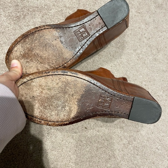 Frye Carson Wedge Cognac Leather Ankle Bootie Size 8.5 - Picture 8 of 9